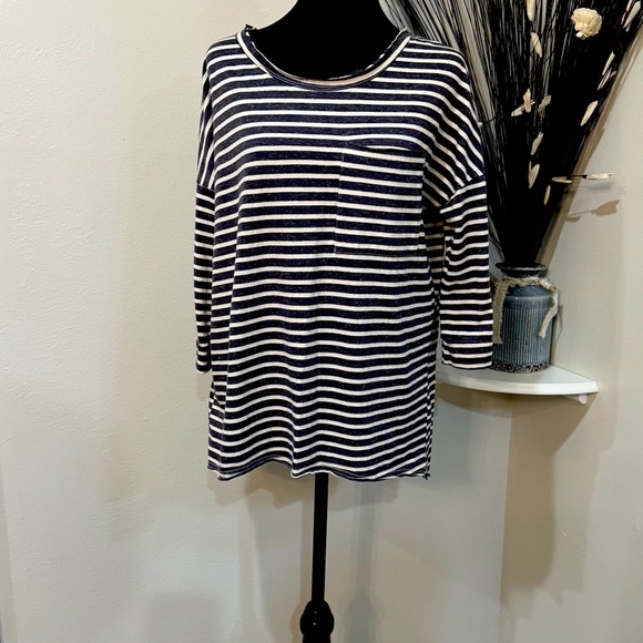 Umgee Sz SM black and white stripes, relaxed fit, and roughed edge neckline - Picture 1 of 10